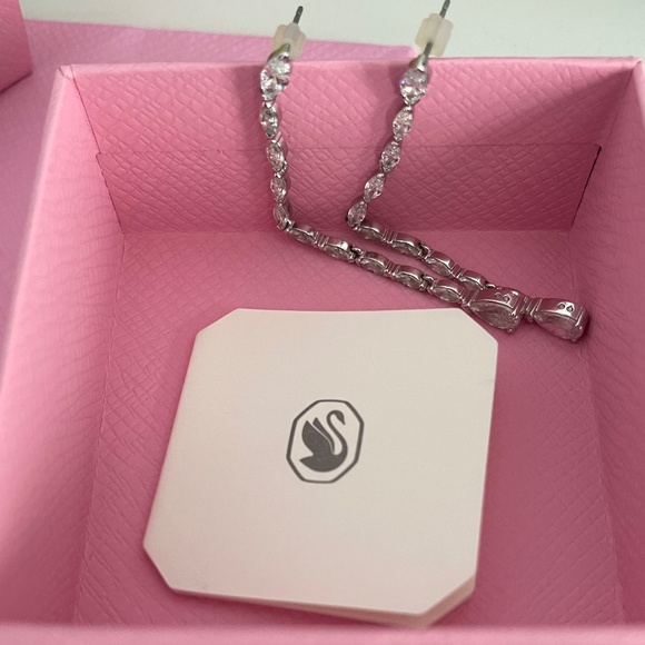 Swarovski crystal earrings - Picture 2 of 2